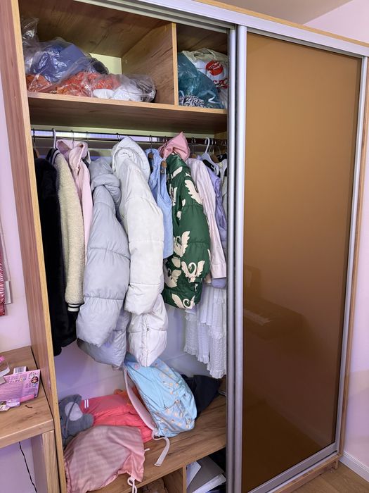 Dulap/Dressing usi culisante +birou