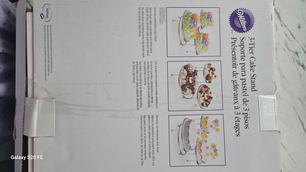 Suport de torturi/ prajituri Wilton