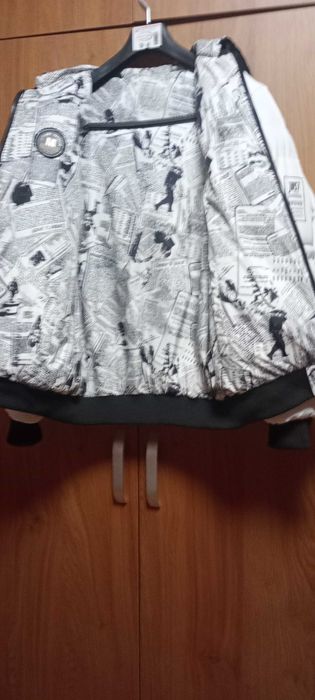 Мъжко късо бяло яке с качулка за есен зима.