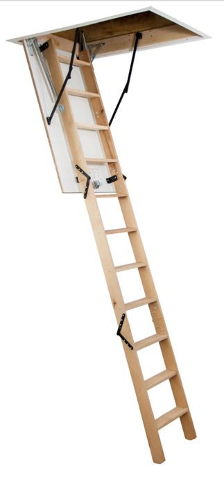 Scara acces mansarda.