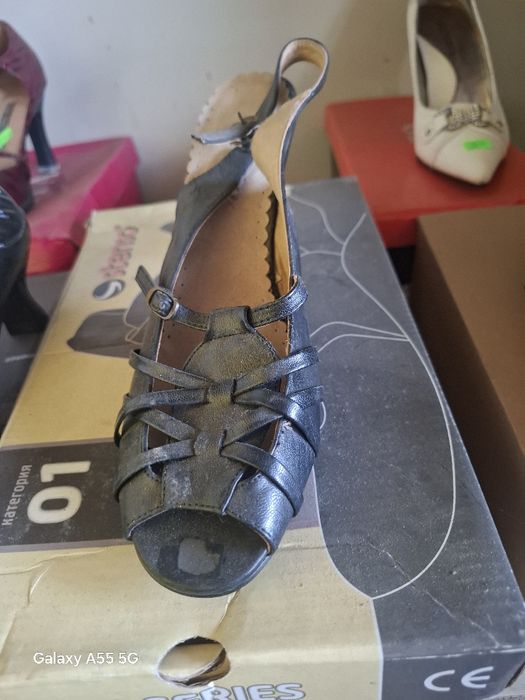 Обувки висок инисък ток