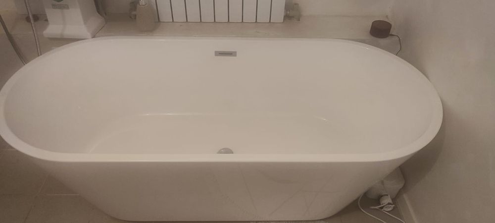 Продам холодильник есть ещё ванна.