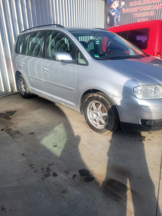 Dezmembrez vw touran