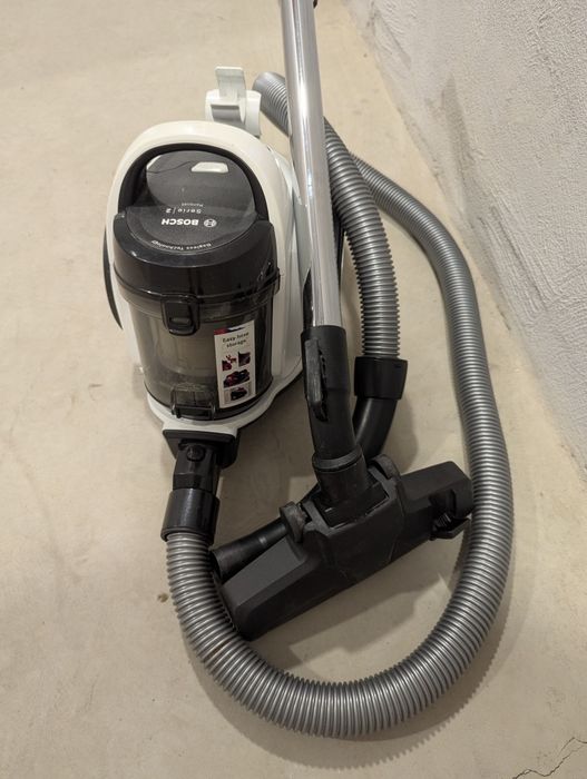 Прахосмукачка без торба Bosch BGS05A222