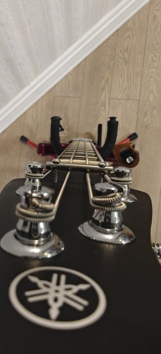 Бас-гитара Yamaha TRBX174 Red Metallic