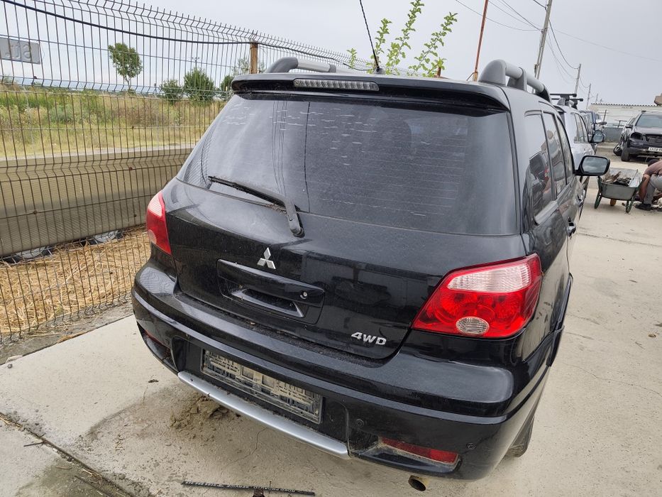 Dezmembrez mitsubishi outlander 2.0 benzina 2004