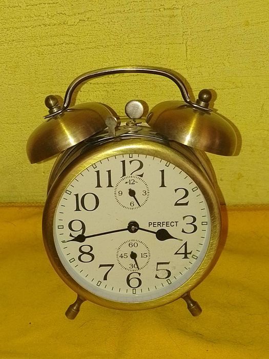 Стар Китайски часовник , будилник Perfect с 2 Камбани.