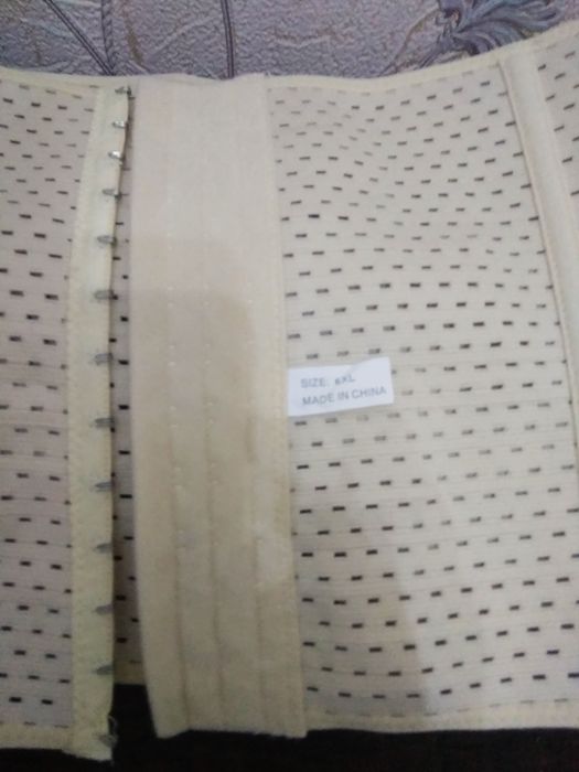 Новый корсет на крючках.