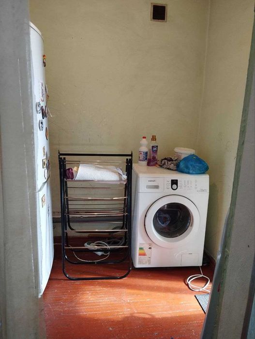 Чиланзар-1. Кирпичный дом, 3х комнатная квартира вдоль дороги. TL