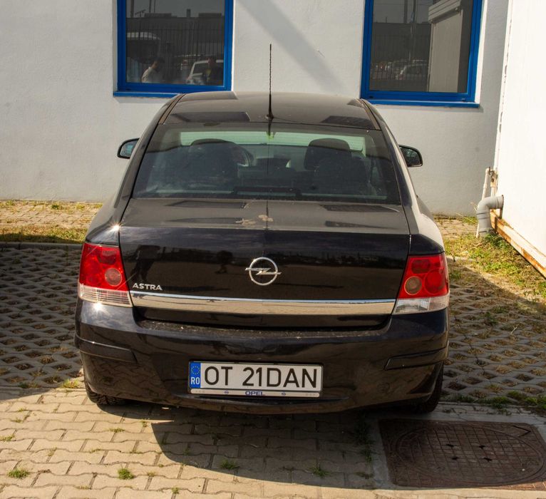Opel Astra H Sedan, 1.6 benzina, 115cp