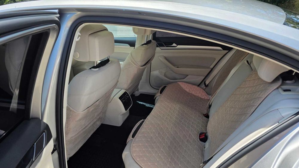 Продавам VW Passat B8, 2015 г., 2000 куб,, 150 коня