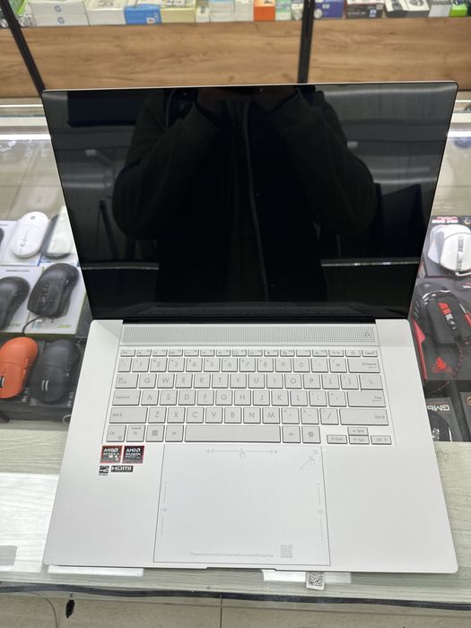 Asus zenbook UM5606W  Ryzen Ai 9 365/24GB/1TB/16 OLED 3K
