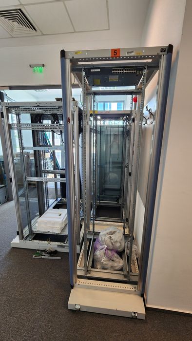 Rack server metalic