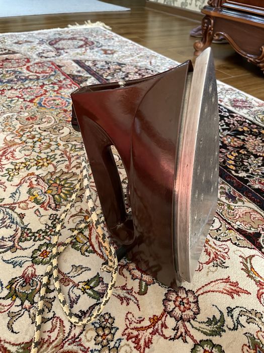 Утюг советский все работает.