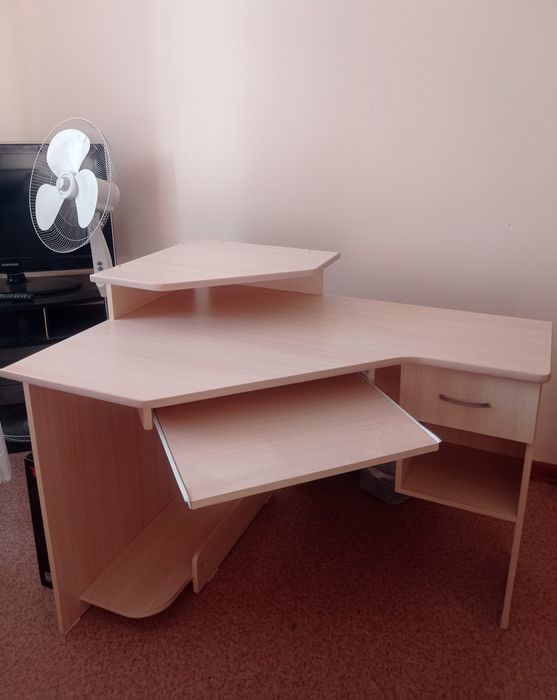 Стол компьютерный