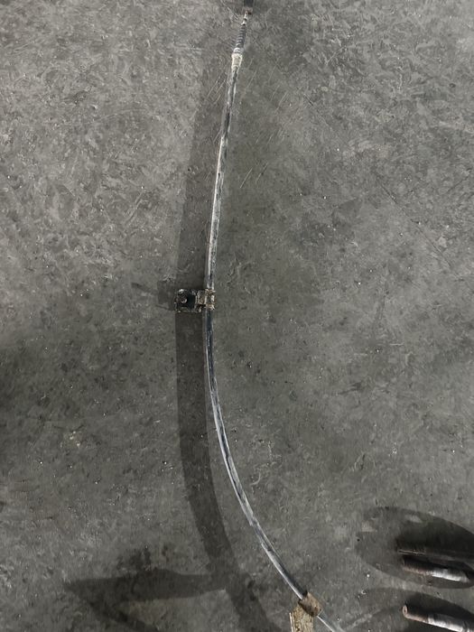 Продается трос ручника и 4 болты