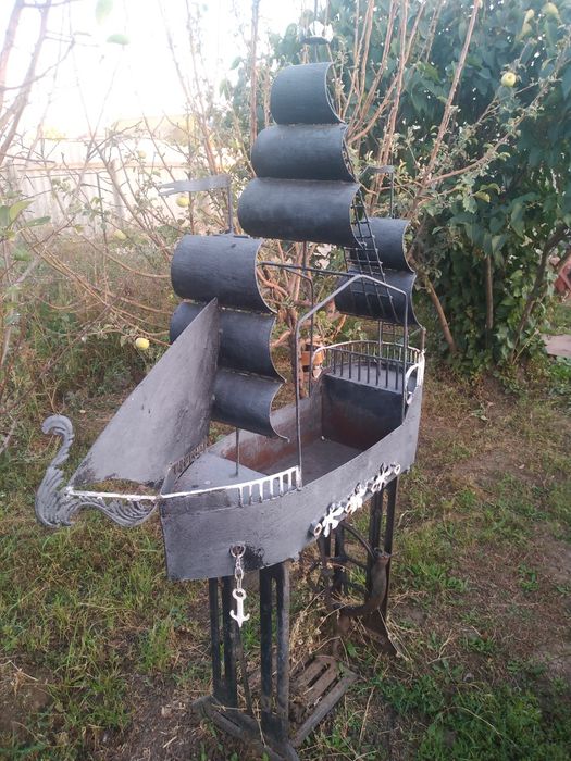 Продам мангал Парус в отличном состоянии