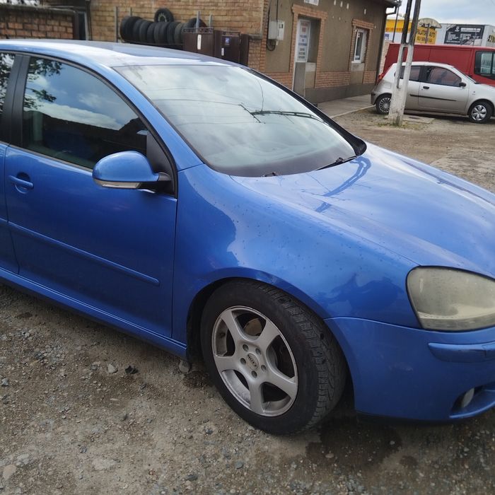 Aripa stanga/dreapta Vw Golf 5 an 2003-2008