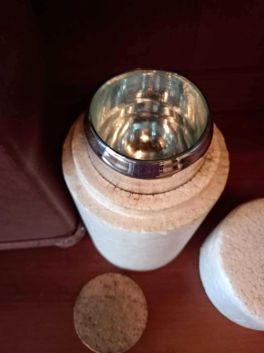 в продаже редкий чемодан  ссср с термосом внутри.  цена стоит условн