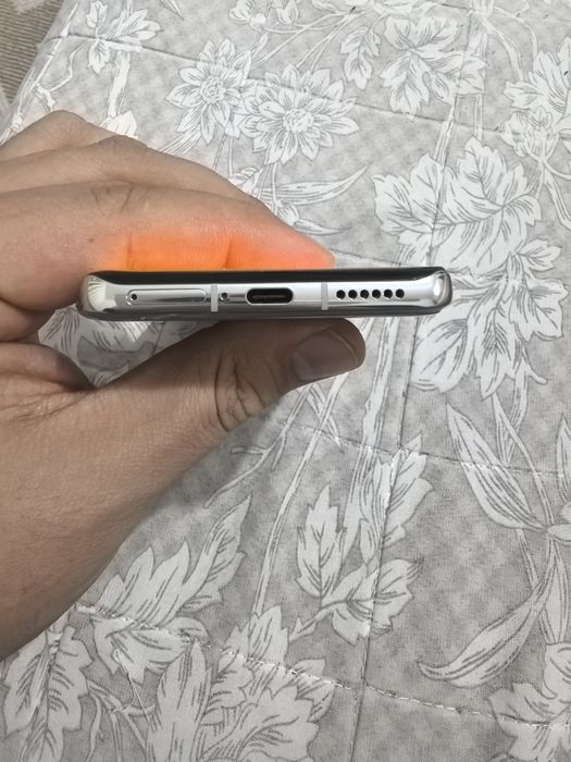 Продавам Huawei p40 pro