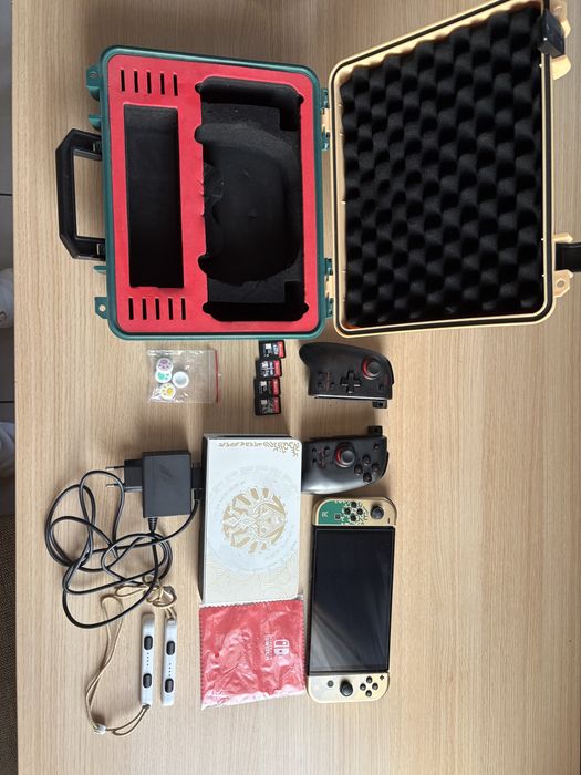 Nintendo Switch OLED Zelda Edition + 4 игри и аксесоари