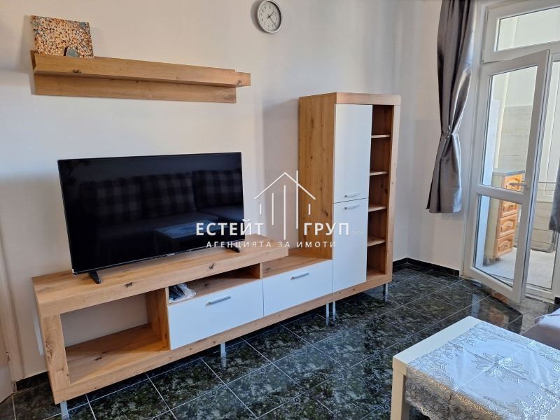 Дава се под наем Тристаен апартамент в Варна, Колхозен пазар - 70 кв.м за 612 € - Снимка #1
