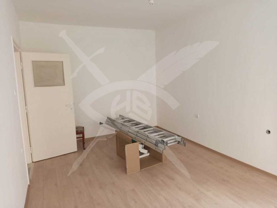 Дава се под наем Тристаен апартамент в Варна, Гръцка махала - 100 кв.м за 1097.01 € - Снимка #3