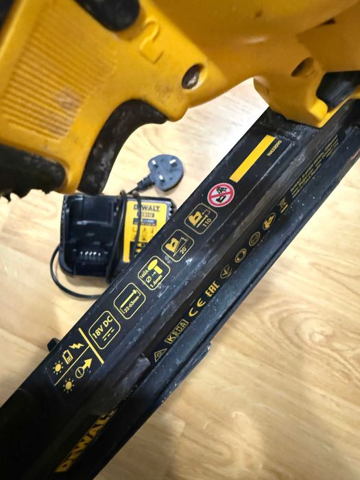Dewalt DCN660 Такер