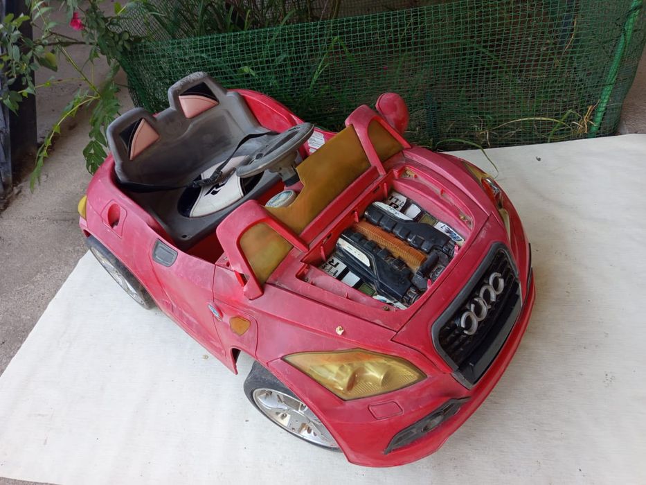 Продам детскую машину.