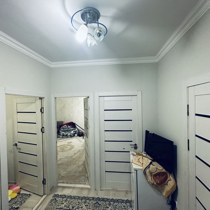Bez makler 2 xona 42 kv navastiroyka 5 etajkali donmi 2 chi etaji