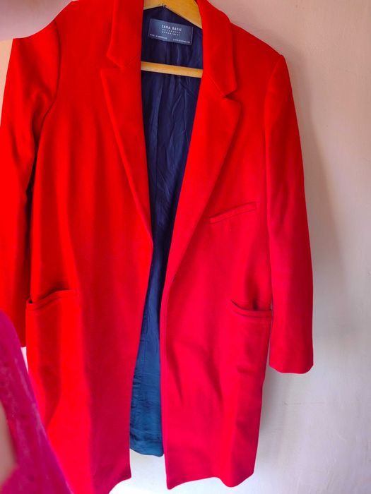 Zara червено палто