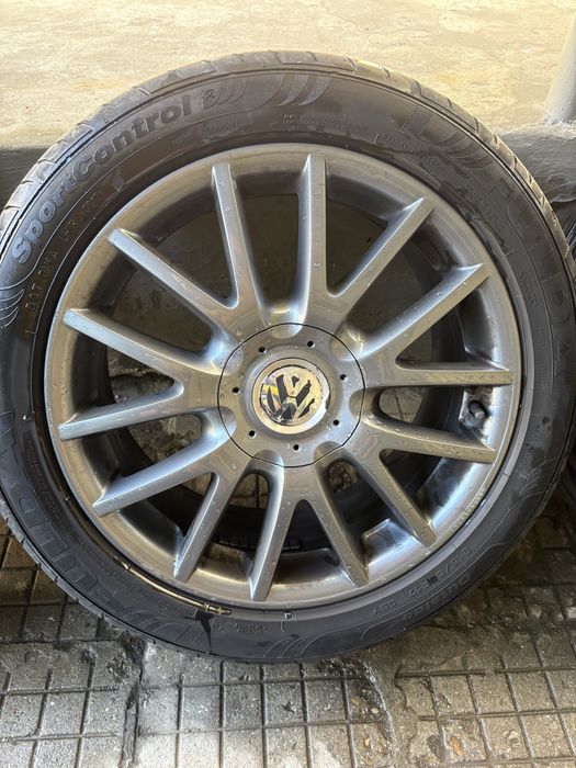 Продавам комплект алуминиеви джанти с гуми.