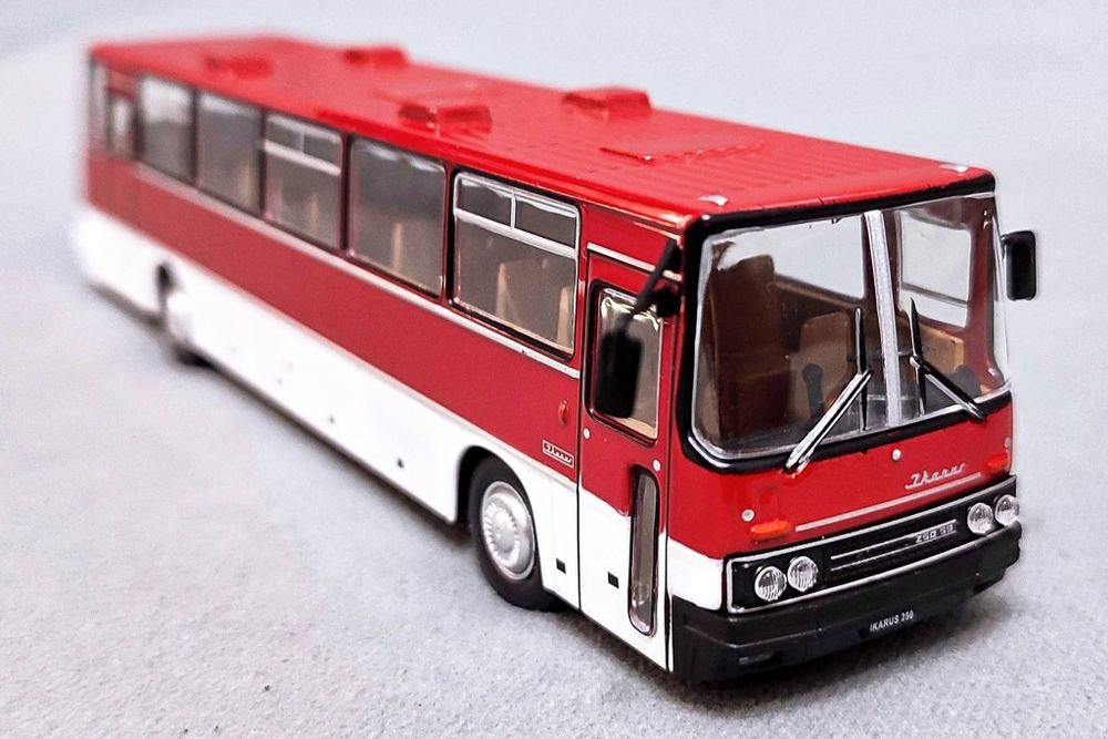 Легендарни автобуси, Деагостини,мащаб 1:72
