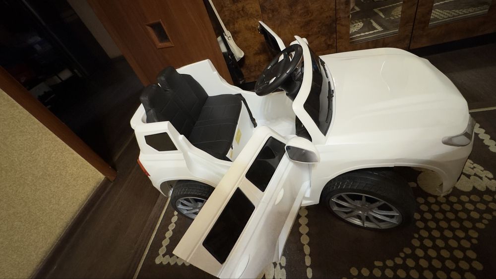 Продам машинку на пульту