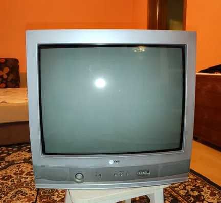 Vând televizor LG cu telecomandă, în stare foarte bună de funcționare