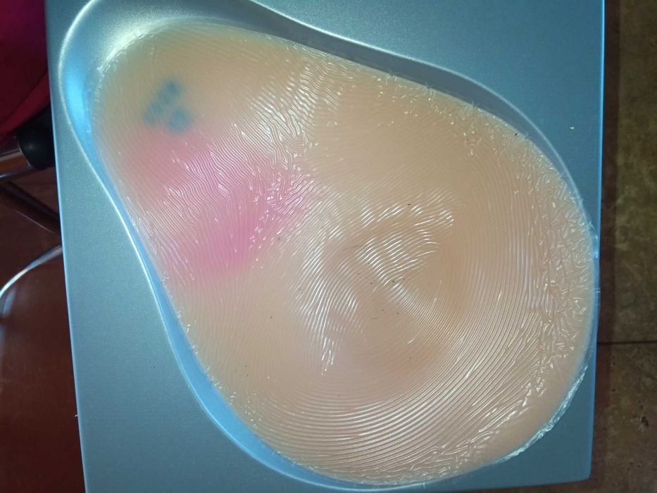 Намаление 50 процента.Гръдни протези - две нови с кутиите и две  още