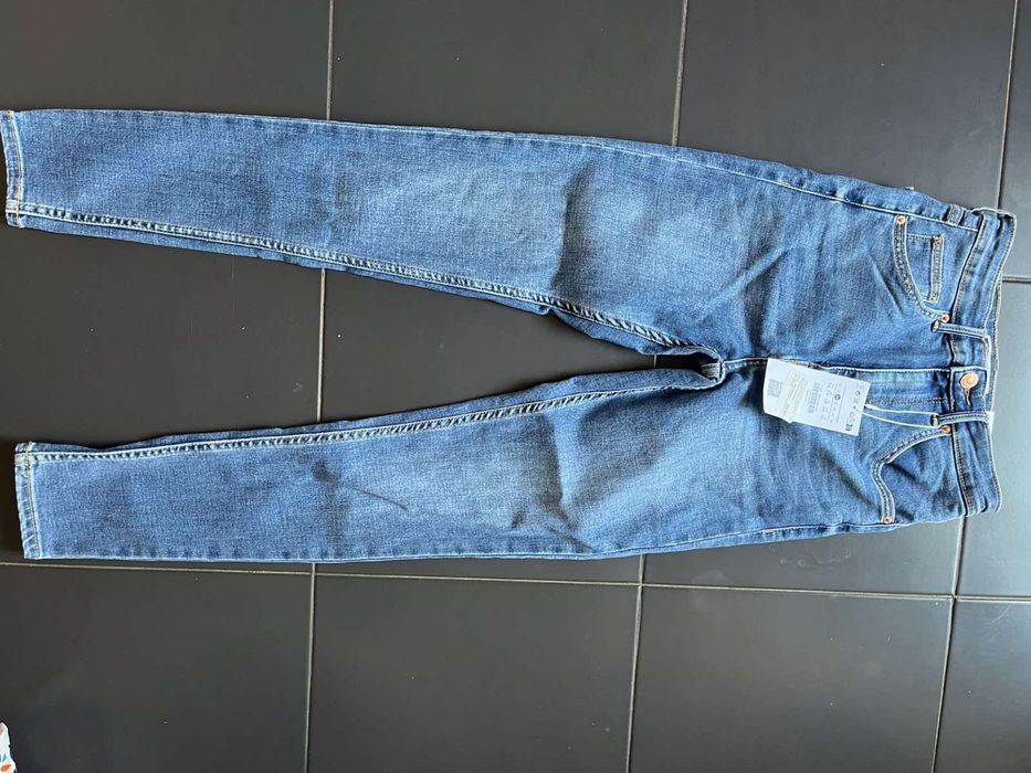 Нови дънки с етикет