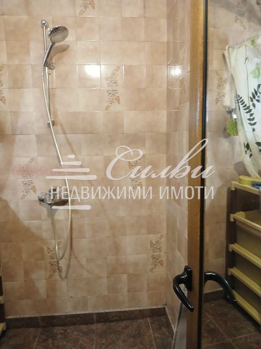 Дава се под наем Тристаен апартамент в Шумен, Център - 93 кв.м за 408 € - Снимка #8