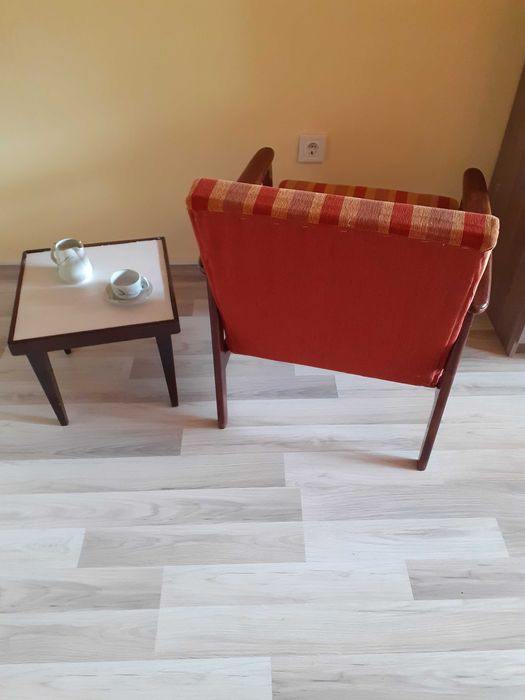 Фотьойл + малка масичка. Цена – 45 е + 6 е = 51 евро.