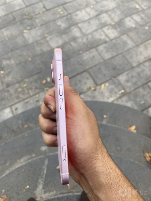 Iphone 15 розовый