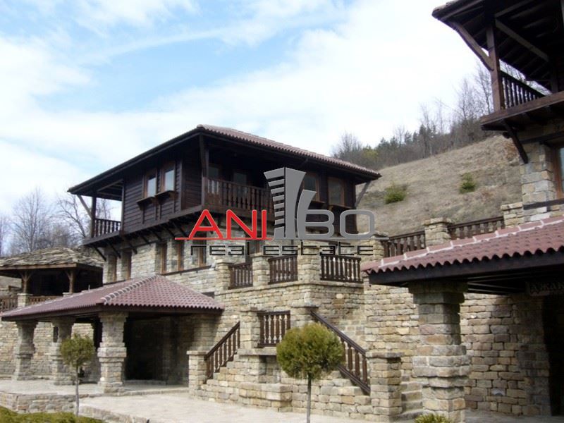 Каменни къщи в област Ловеч, гр. Тетевен, с. Голям Извор, площ 1000 к