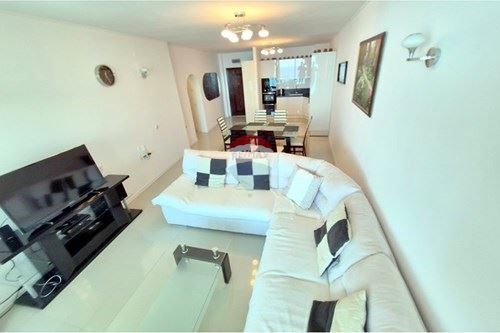 Продава се Двустаен апартамент в Бяла - 141 кв.м за 993 €/кв.м - Снимка #8