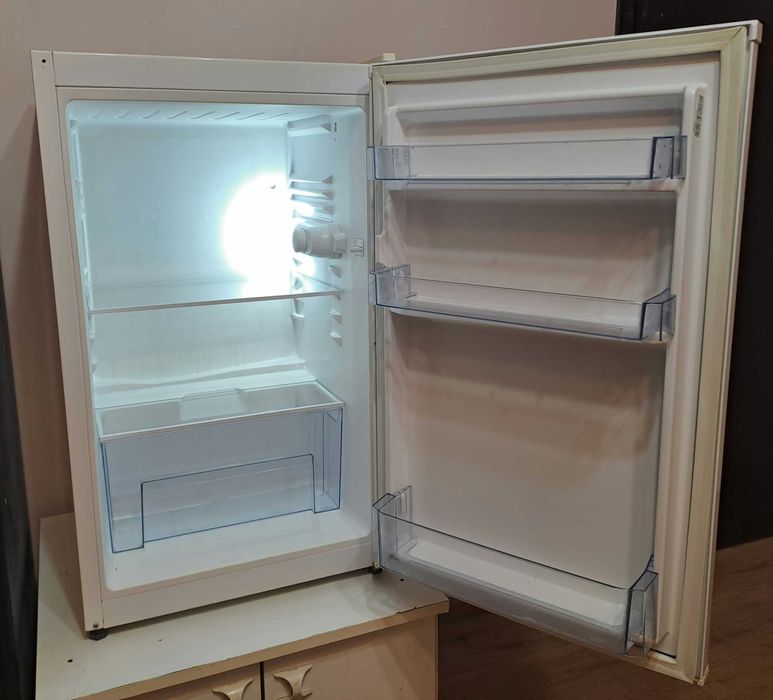 Малък хладилник CROWN