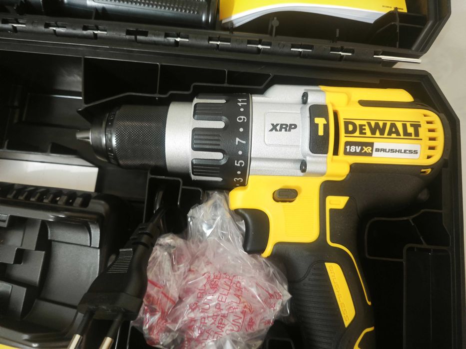 Bormasina Dewalt pe batería