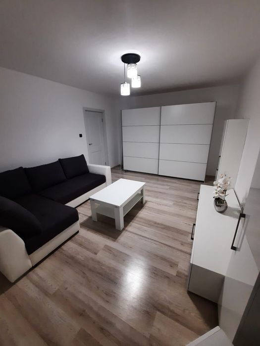 Închiriez apartament cu o camera