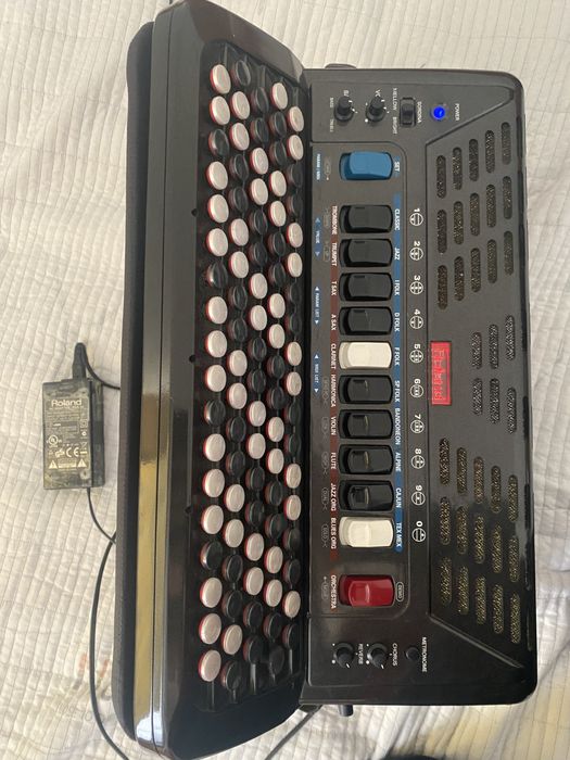 Roland FR-3b жақсы жағдайда.