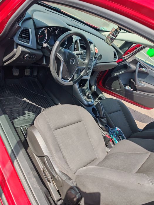 Opel Astra GTC 2012 | 1.4 Benzină 101 CP