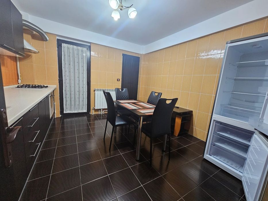 Închiriez apartament