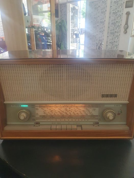 Vând Radio SABA pe lampi