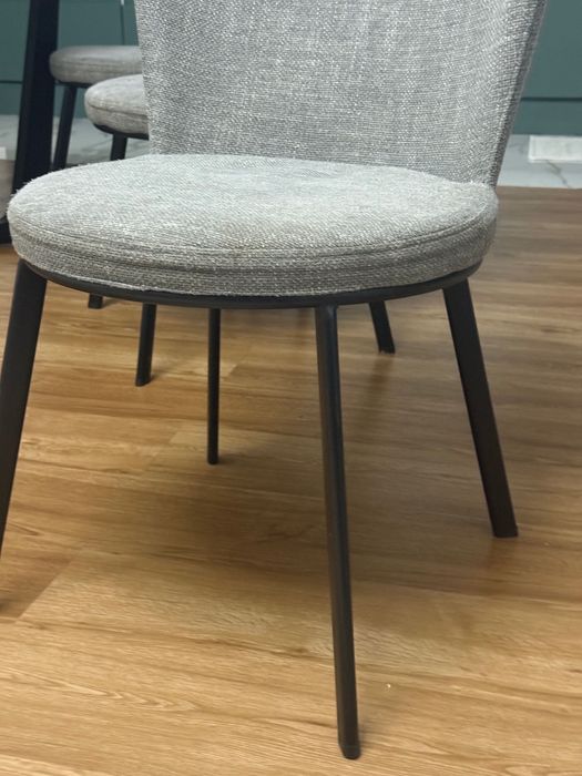 Стулья серые с металлическими ножками
